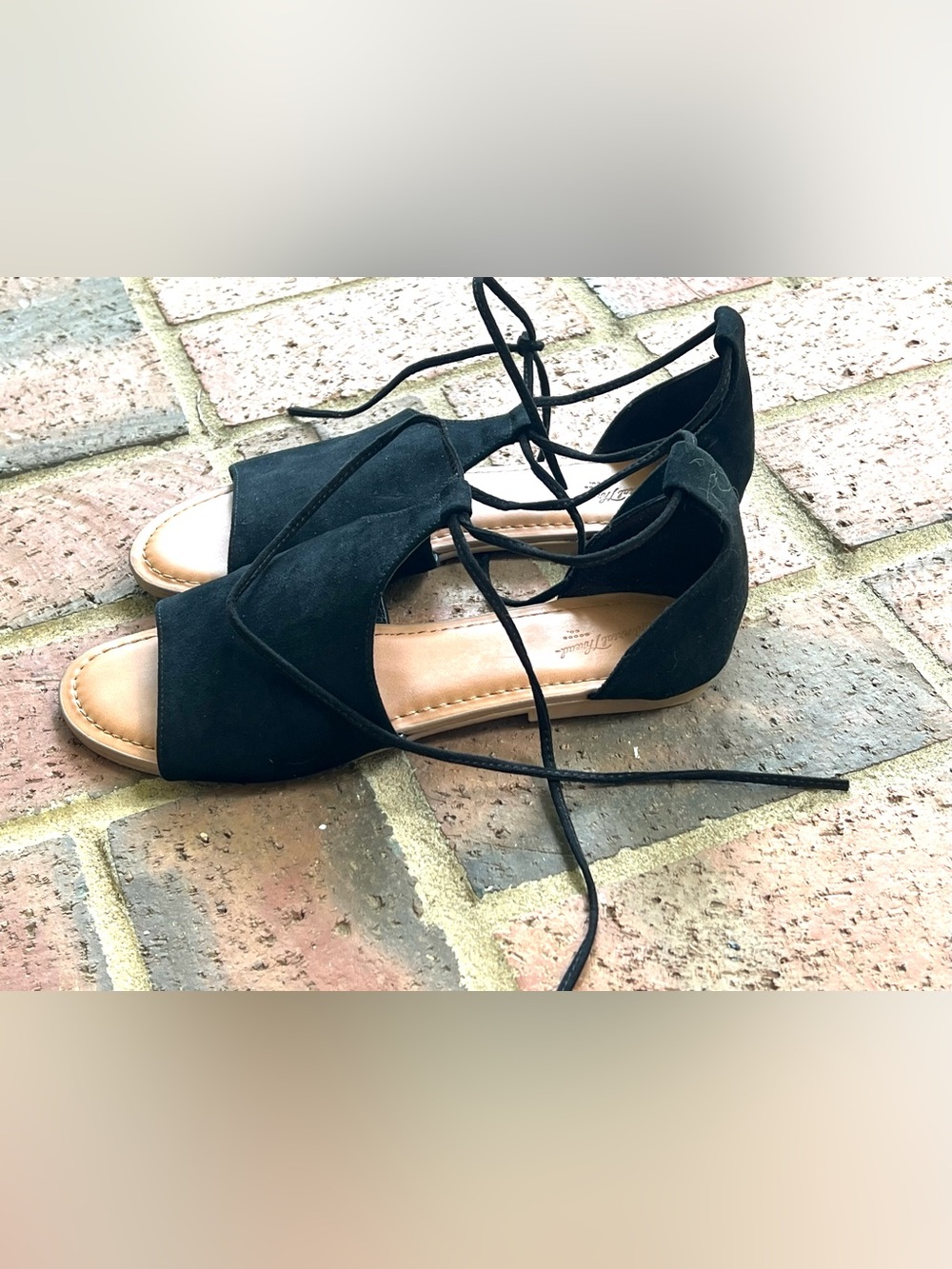 Universal Thread Flat Sandals Black Lace Up Open Toe Suede Women’s Size 7.5